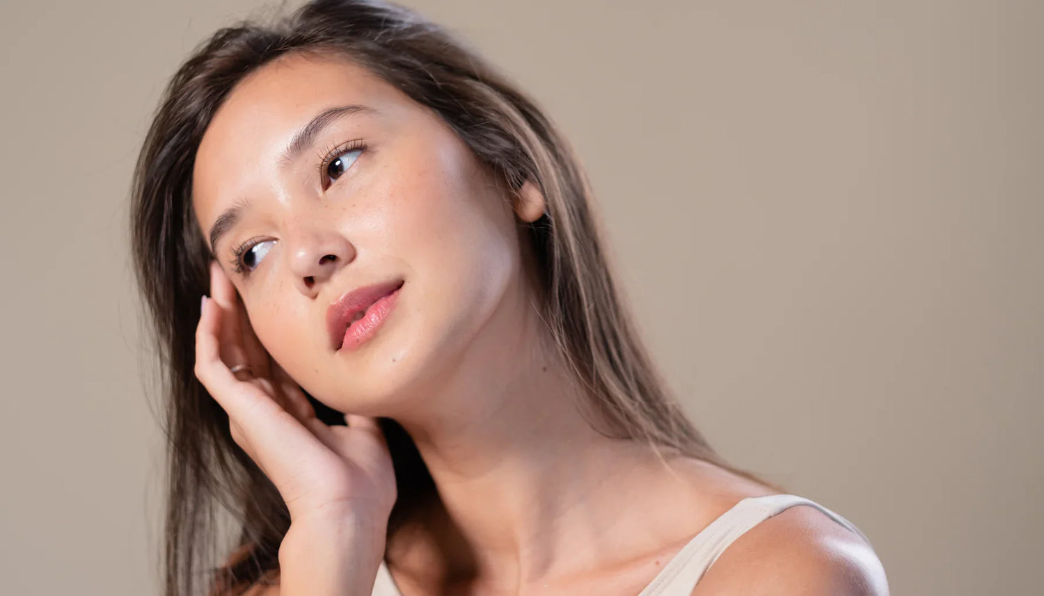 年齢肌を考える。肌にかかる見えないストレスと、シンプルケアの大切さ